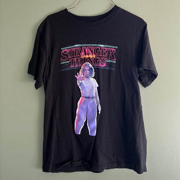 Stranger Things XL graphic print short sleeve t-shirt Eleven Netflix upside down - Picture 1 of 10